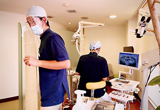 東京医科歯科大学口腔外科のインプラント専門の歯科医師による治療